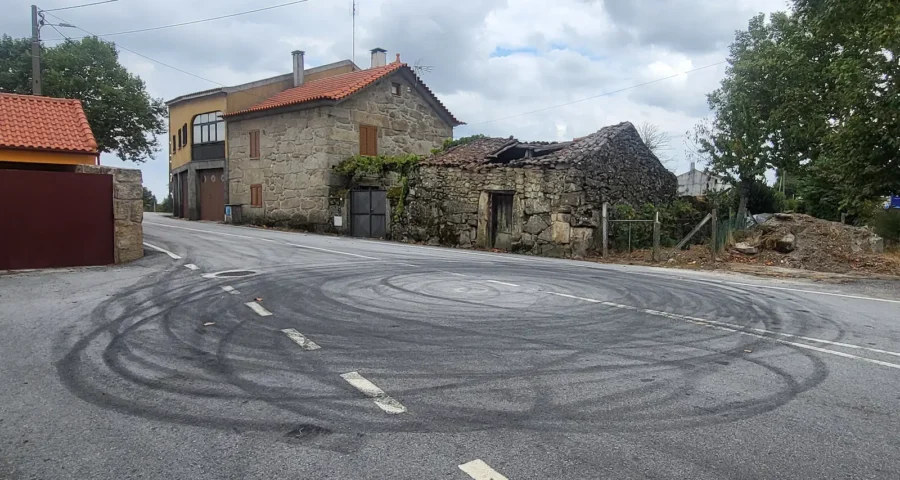 A MINHA É MAIOR QUE A TUA (MOTA)